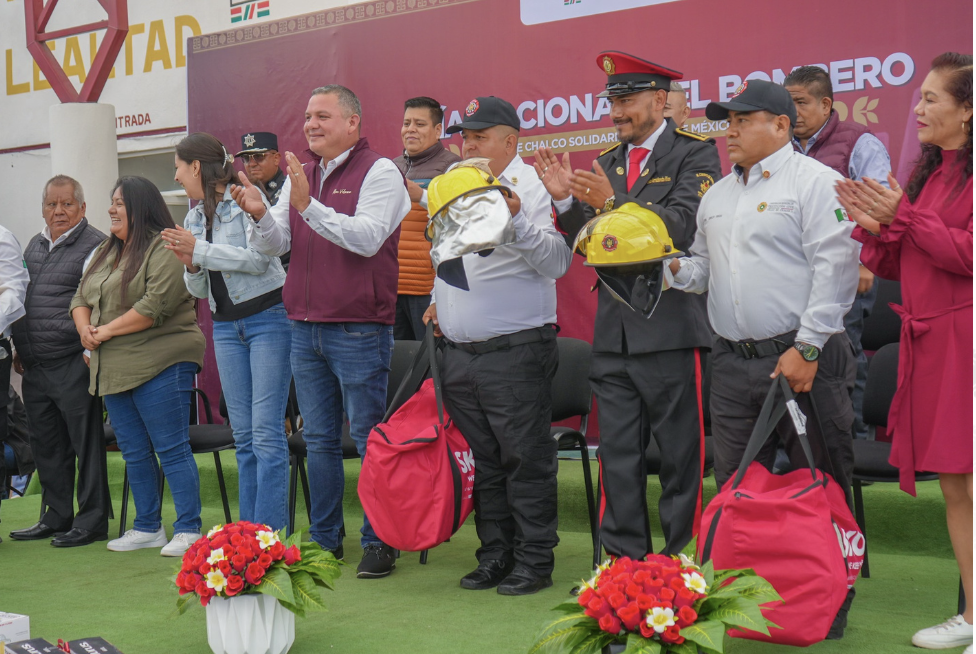 PRESIDENTE MUNICIPAL DE VALLE DE CHALCO CELEBRÓ A LAS Y LOS BOMBEROS 