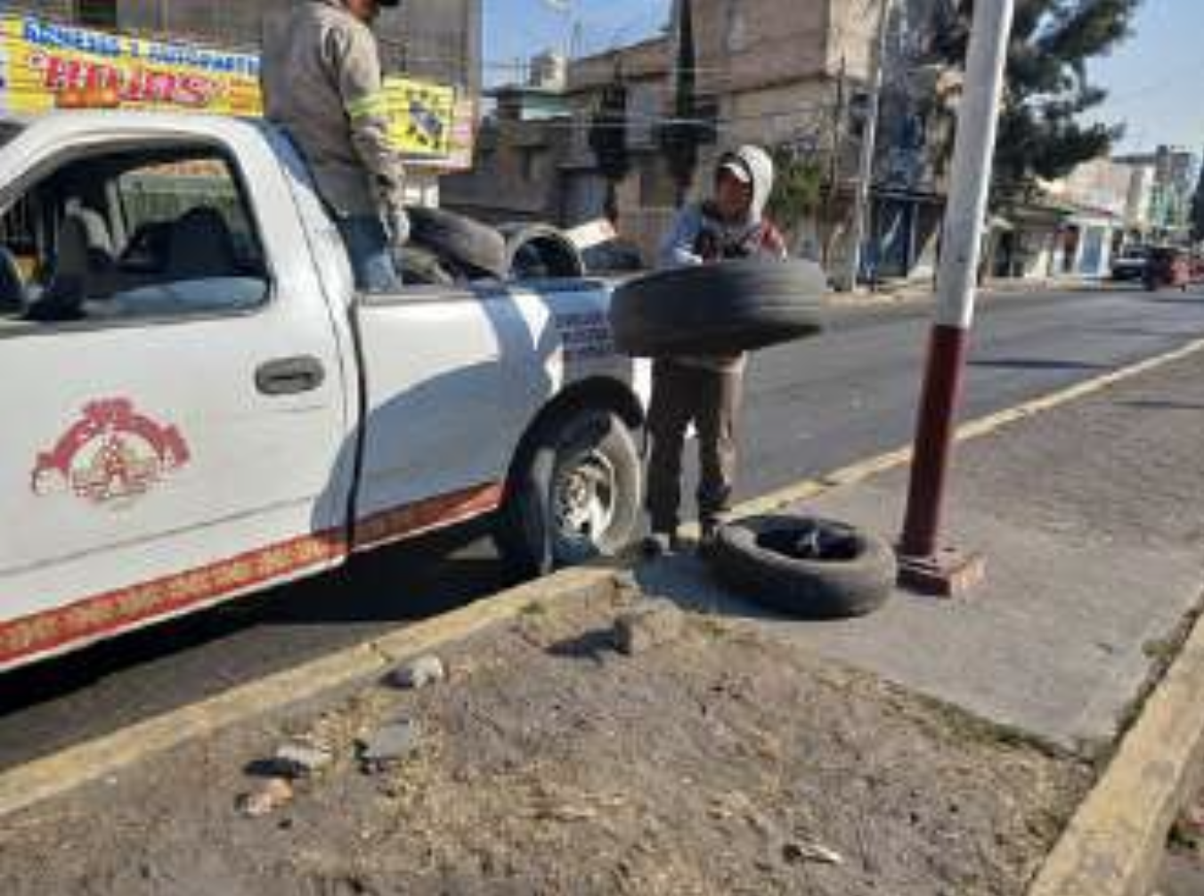 Realizan recolección de neumáticos en desuso para prevenir riesgos sanitarios en Valle de Chalco