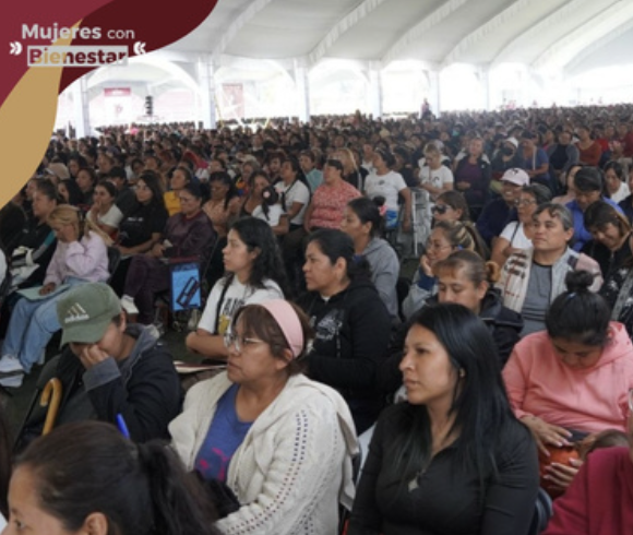Comparten imágenes de la entrega de tarjetas del programa Mujeres con Bienestar en Valle de Chalco 